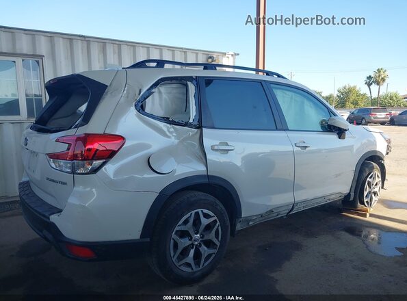 JF2SKAEC1NH408190 2022 SUBARU FORESTER White Rear interior view