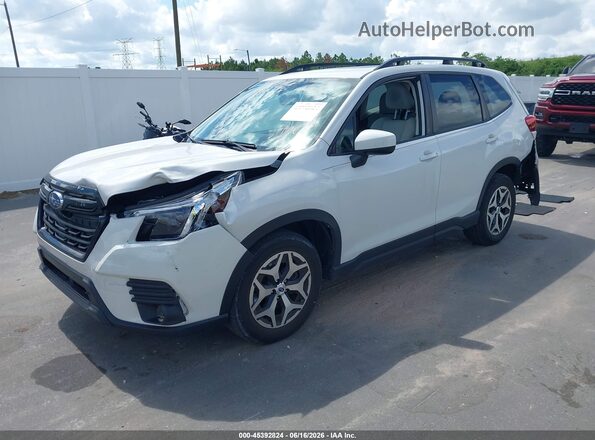 JF2SKAEC8PH462136 2023 SUBARU FORESTER Белый Передняя левая четверть