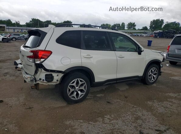 JF2SKAFC8MH429373 2021 SUBARU FORESTER Белый Задняя правая четверть