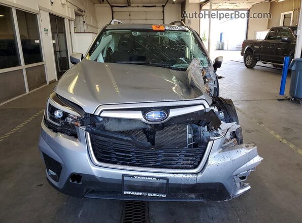 JF2SKAJC1MH556442 2021 SUBARU FORESTER Silver Սալոնի հետևի տեսք