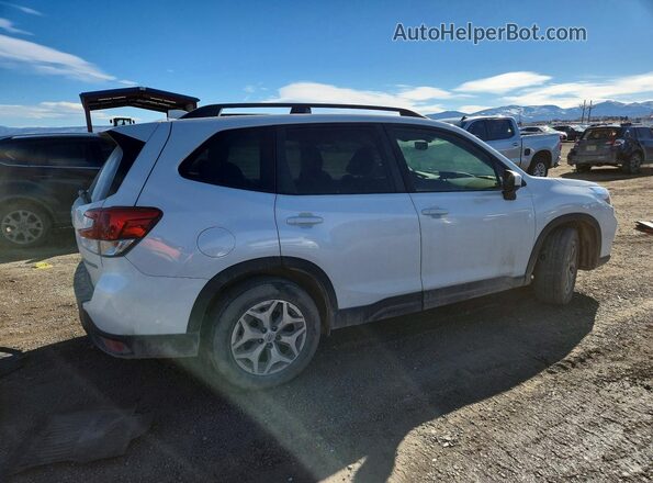 JF2SKAJC2MH453871 2021 SUBARU FORESTER White Rear right