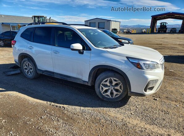 JF2SKAJC2MH453871 2021 SUBARU FORESTER White Front right