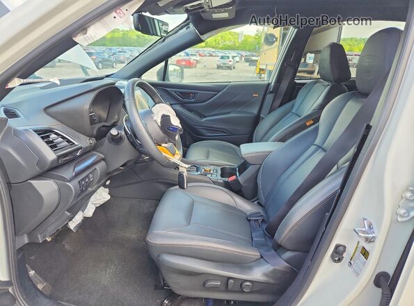 JF2SKAJC2SH404733 2025 SUBARU FORESTER Белый Вид салона спереди