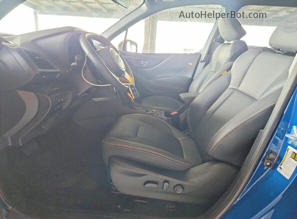 JF2SKAJC4SH403163 2025 SUBARU FORESTER Синий Вид салона спереди