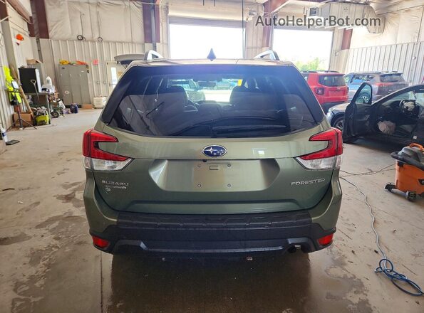 JF2SKAJC5LH466970 2020 SUBARU FORESTER Green Вид ззаду