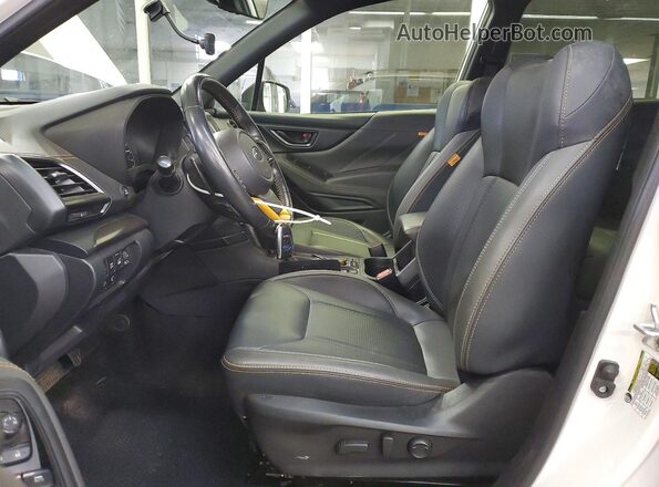 JF2SKAJC5RH471319 2024 SUBARU FORESTER White Vista interior delantera