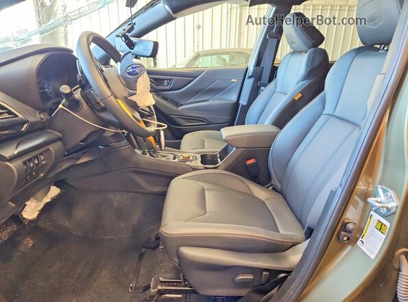 JF2SKAJC6RH434473 2024 SUBARU FORESTER Зеленый Вид салона спереди