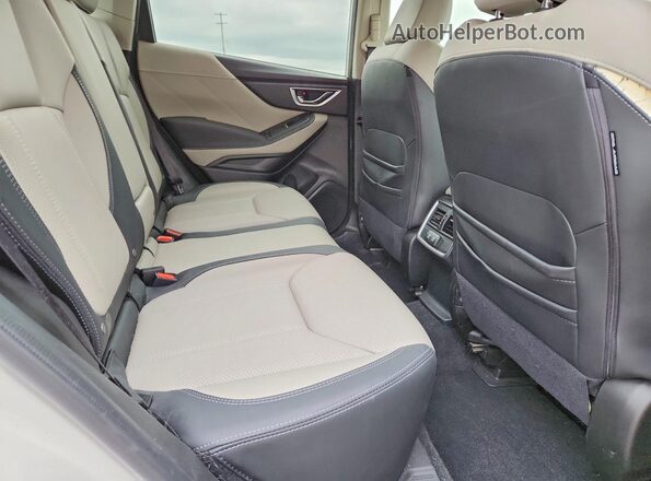 JF2SKAKC8RH511763 2024 SUBARU FORESTER White უკანა სალონის ხედი