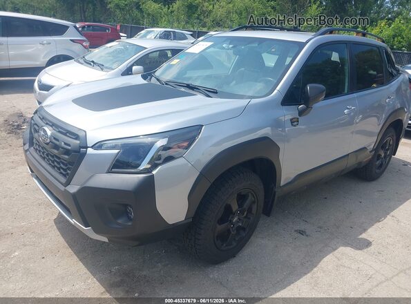 JF2SKAMC6NH412088 2022 SUBARU FORESTER Silver Vista tres cuartos delantera izquierda