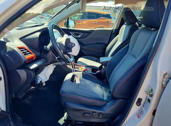 JF2SKAPC3KH517839 2019 SUBARU FORESTER White Front interior view
