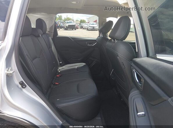 JF2SKARC0NH440557 2022 SUBARU FORESTER Silver Widok naklejki z numerem VIN