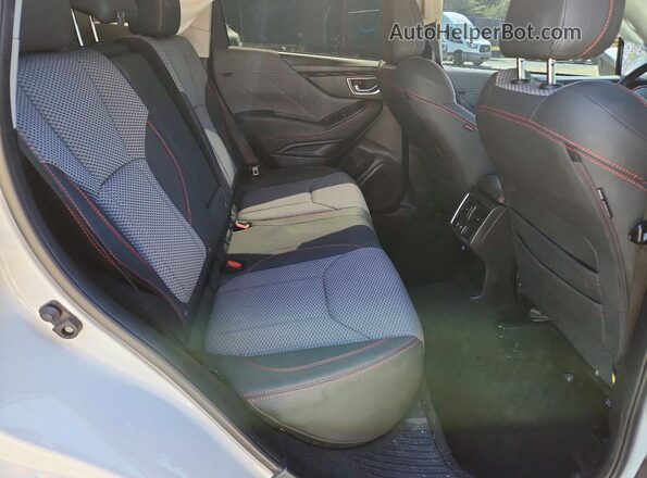 JF2SKARCXLH504701 2020 SUBARU FORESTER White Widok wnętrza z tyłu