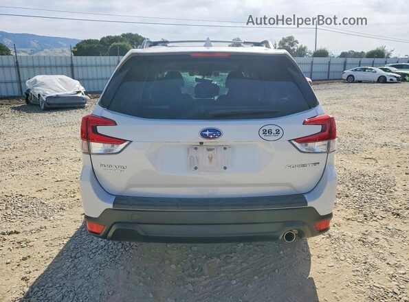 JF2SKASC8MH582907 2021 SUBARU FORESTER White Հետևի տեսք