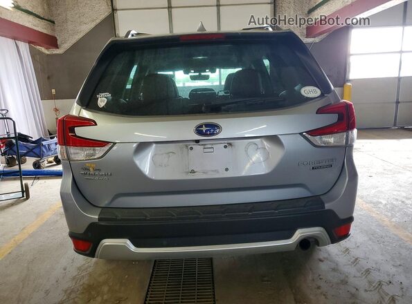 JF2SKAXC4LH451657 2020 SUBARU FORESTER Серебряный Вид сзади