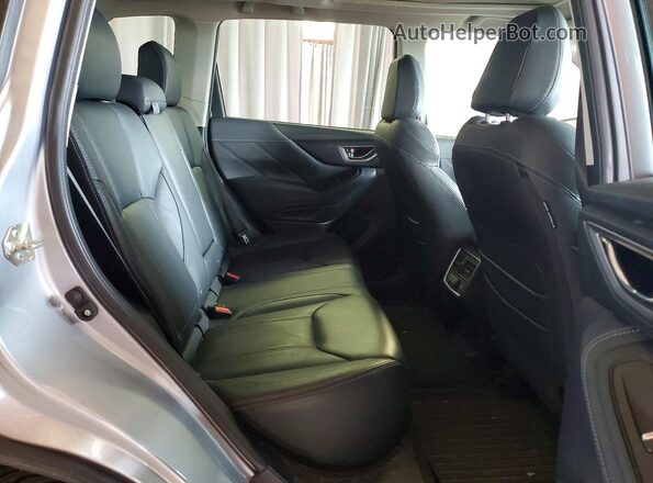 JF2SKAXC4LH451657 2020 SUBARU FORESTER Серебряный Вид задней части салона