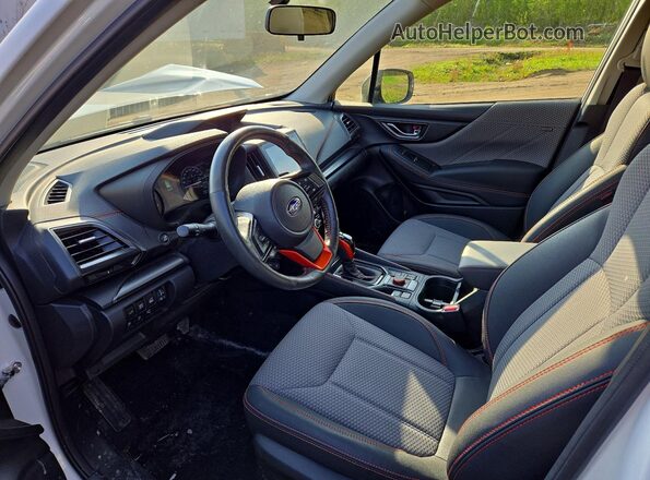 JF2SKEFC3RH441820 2024 SUBARU FORESTER White წინა სალონის ხედი