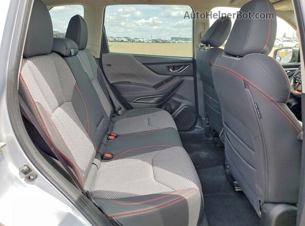 JF2SKEHC9PH495360 2023 SUBARU FORESTER Silver Вид задньої частини салону