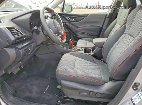 JF2SKEHC9PH495360 2023 SUBARU FORESTER Silver Вид салону спереду