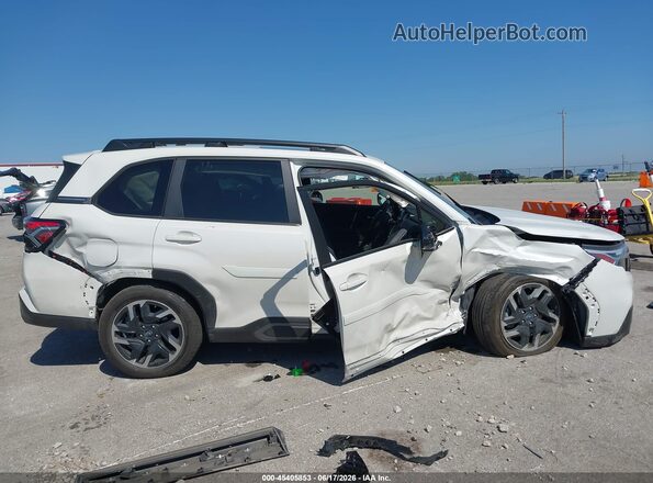 JF2SLDNC2SH584546 2025 SUBARU FORESTER White Սալոնի հետևի տեսք