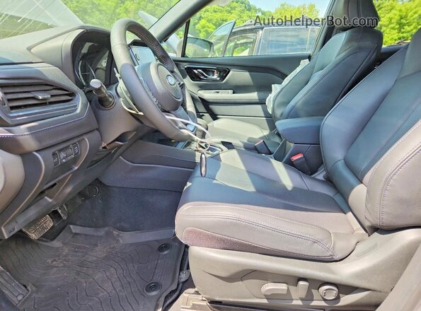 JF2SLDNC8SH565340 2025 SUBARU FORESTER Silver 