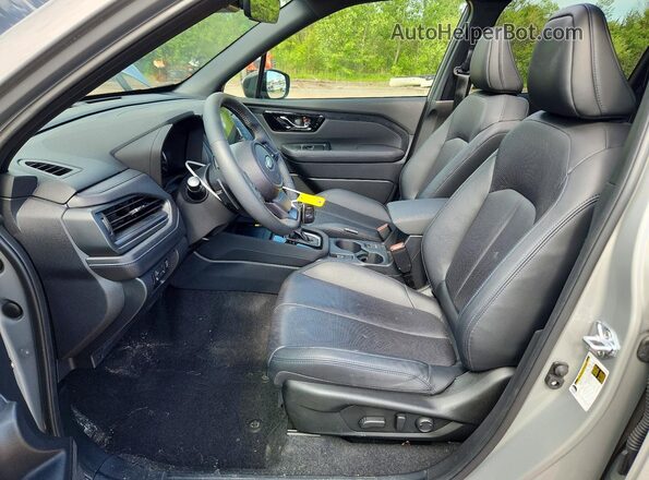 JF2SLDRC5SH500410 2025 SUBARU FORESTER Silver Սալոնի դիմացի տեսք