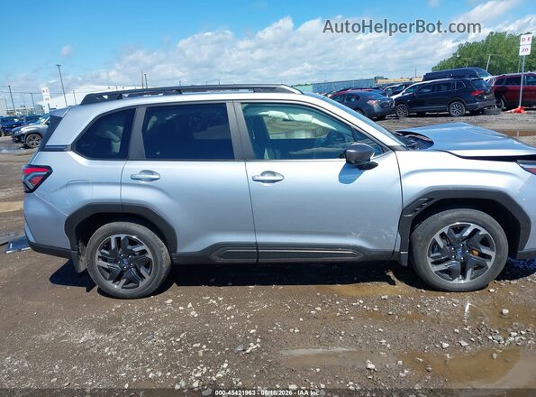 JF2SLDRC9SH411178 2025 SUBARU FORESTER Silver Սալոնի հետևի տեսք