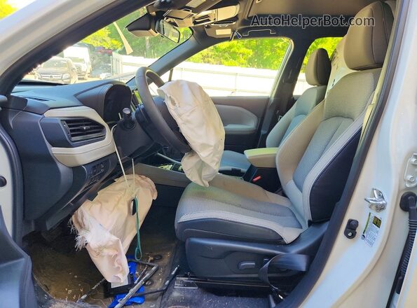 JF2SLSED3SH403080 2025 SUBARU FORESTER White Front interior view