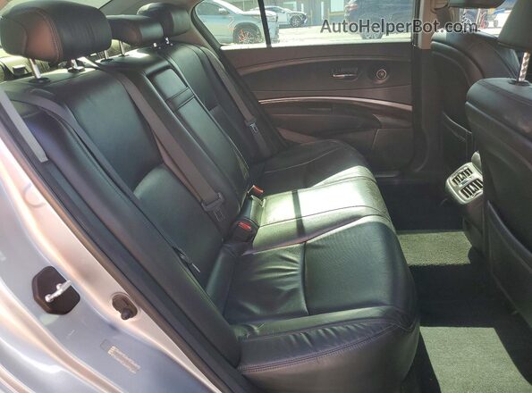 JH4KC1F51HC000185 2017 ACURA RLX Silver Vista de los asientos traseros