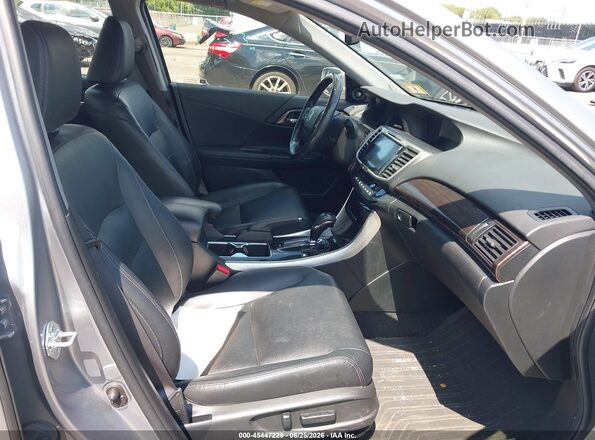 JHMCR6F52HC020056 2017 HONDA ACCORD Серебряный Вид салона спереди