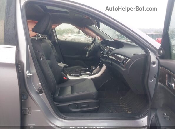 JHMCR6F5XHC021682 2017 HONDA ACCORD Серебряный Вид салона спереди
