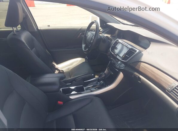 JHMCR6F72HC007163 2017 HONDA ACCORD White Front interior view