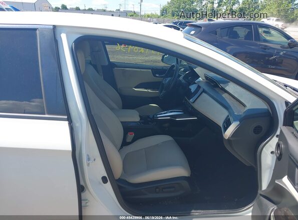 JHMZC5F34JC010655 2018 HONDA CLARITY Белый Вид салона спереди