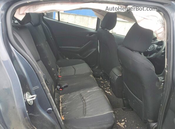 JM1BN1U76H1135514 2017 MAZDA 3 Gray Widok tylnych siedzeń