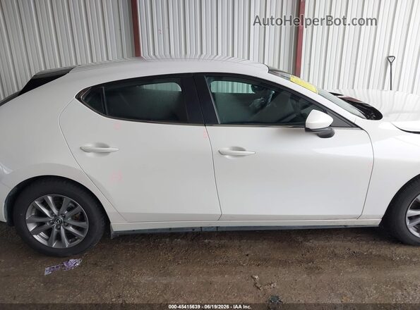 JM1BPAJL0N1517271 2022 MAZDA 3 White Vista interior trasera