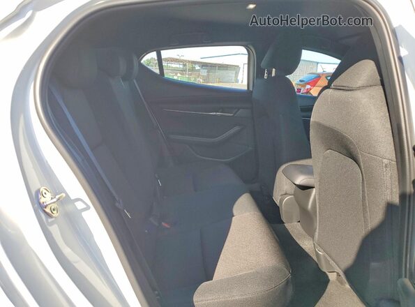 JM1BPAJM1S1776646 2025 MAZDA 3 White უკანა სავარძლების ხედი