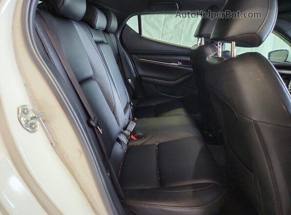 JM1BPALL3N1506262 2022 MAZDA 3 White Vista de los asientos traseros