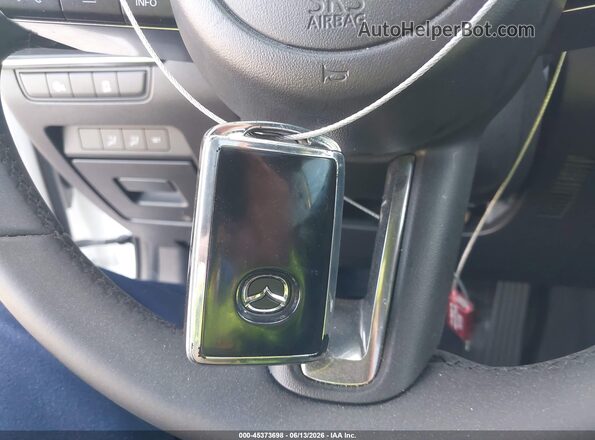 JM1BPALM1S1773470 2025 MAZDA 3 White Vista del salpicadero