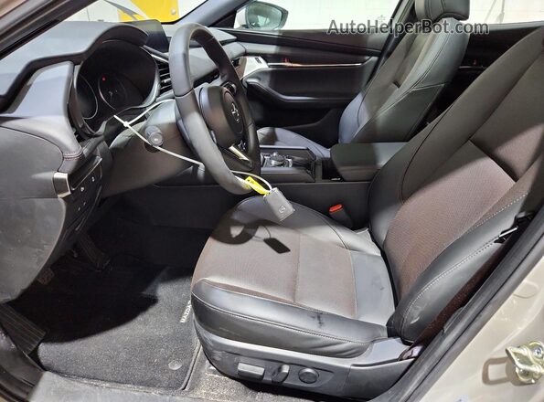 JM1BPAML3T1863369 2026 MAZDA 3 Beige Սալոնի դիմացի տեսք