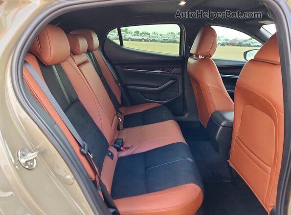 JM1BPBYY6R1708352 2024 MAZDA 3 Зеленый Вид задних сидений
