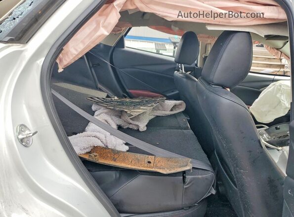 JM1DKBC76G0113977 2016 MAZDA CX-3 White Вид задніх сидінь