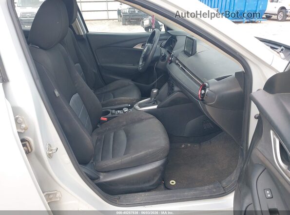 JM1DKDB72J0300038 2018 MAZDA CX-3 Gray Вид салону спереду