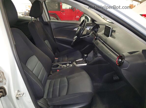 JM1DKDC70H0144588 2017 MAZDA CX-3 Серебряный Вид салона спереди