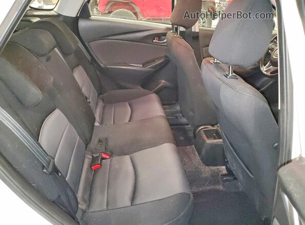 JM1DKDC70H0144588 2017 MAZDA CX-3 Серебряный Вид задней части салона