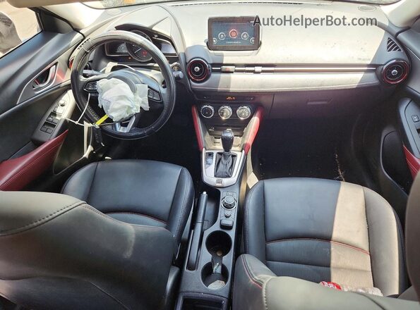 JM1DKDC74J0332391 2018 MAZDA CX-3 Silver Dashboard view