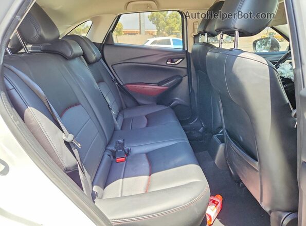JM1DKDC74J0332391 2018 MAZDA CX-3 Silver Rear interior view