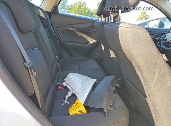 JM1DKFB76L1471576 2020 MAZDA CX-3 White Rear seats view