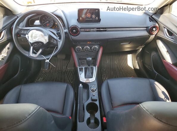 JM1DKFC75J0318186 2018 MAZDA CX-3 Белый Вид панели приборов