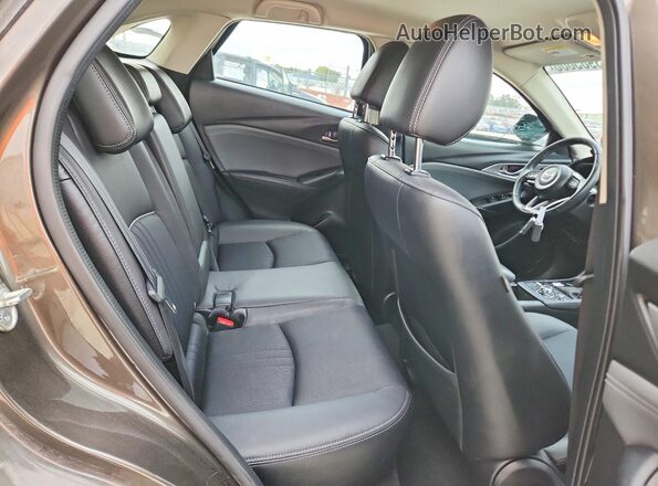 JM1DKFC75K0405944 2019 MAZDA CX-3 Gray Rear interior view