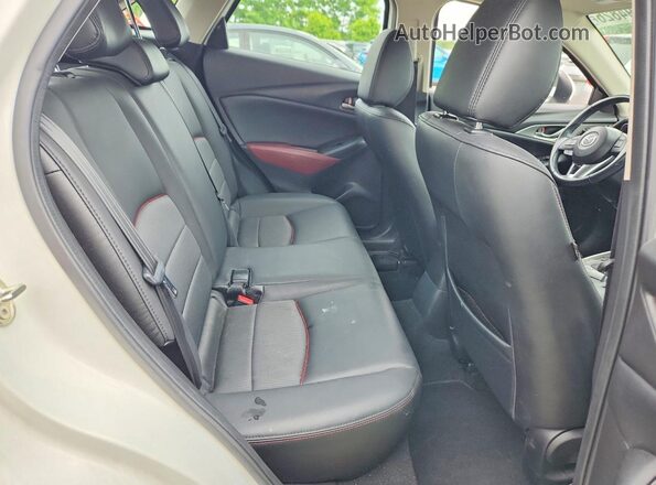 JM1DKFC78H0165250 2017 MAZDA CX-3 White Հետևի նստատեղերի տեսք