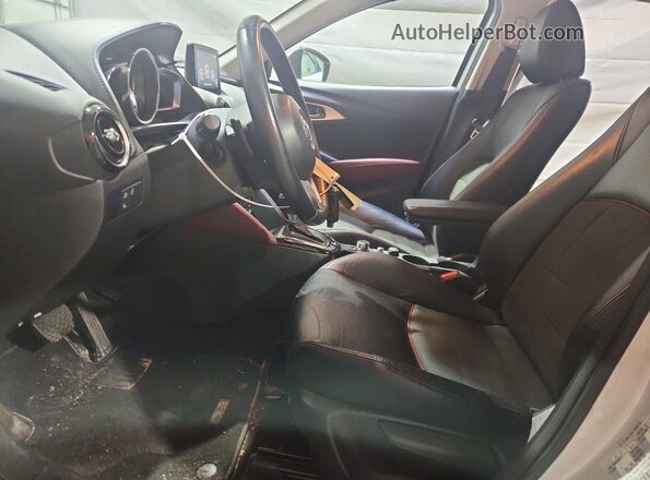 JM1DKFD70G0130439 2016 MAZDA CX-3 White Widok wnętrza z przodu